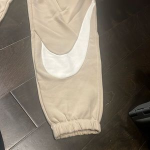 Women’s Nike jogging pants. Never worn
